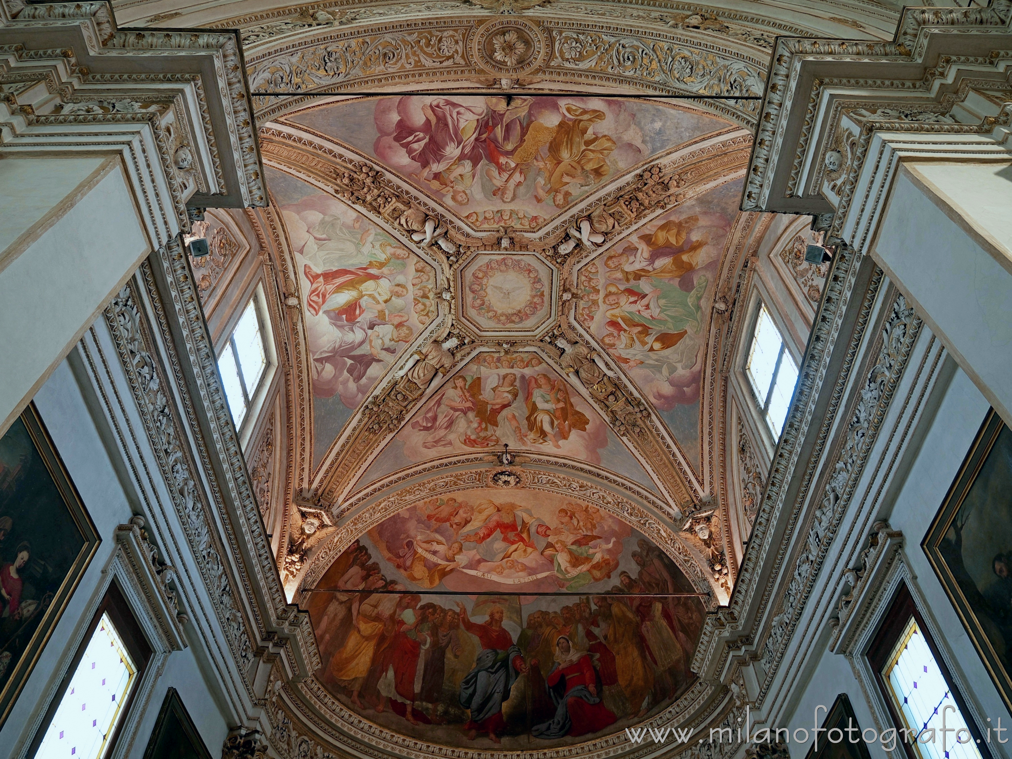 Milano - Affreschi sul soffitto del presbiterio della Chiesa dei Santi Paolo e Barnaba